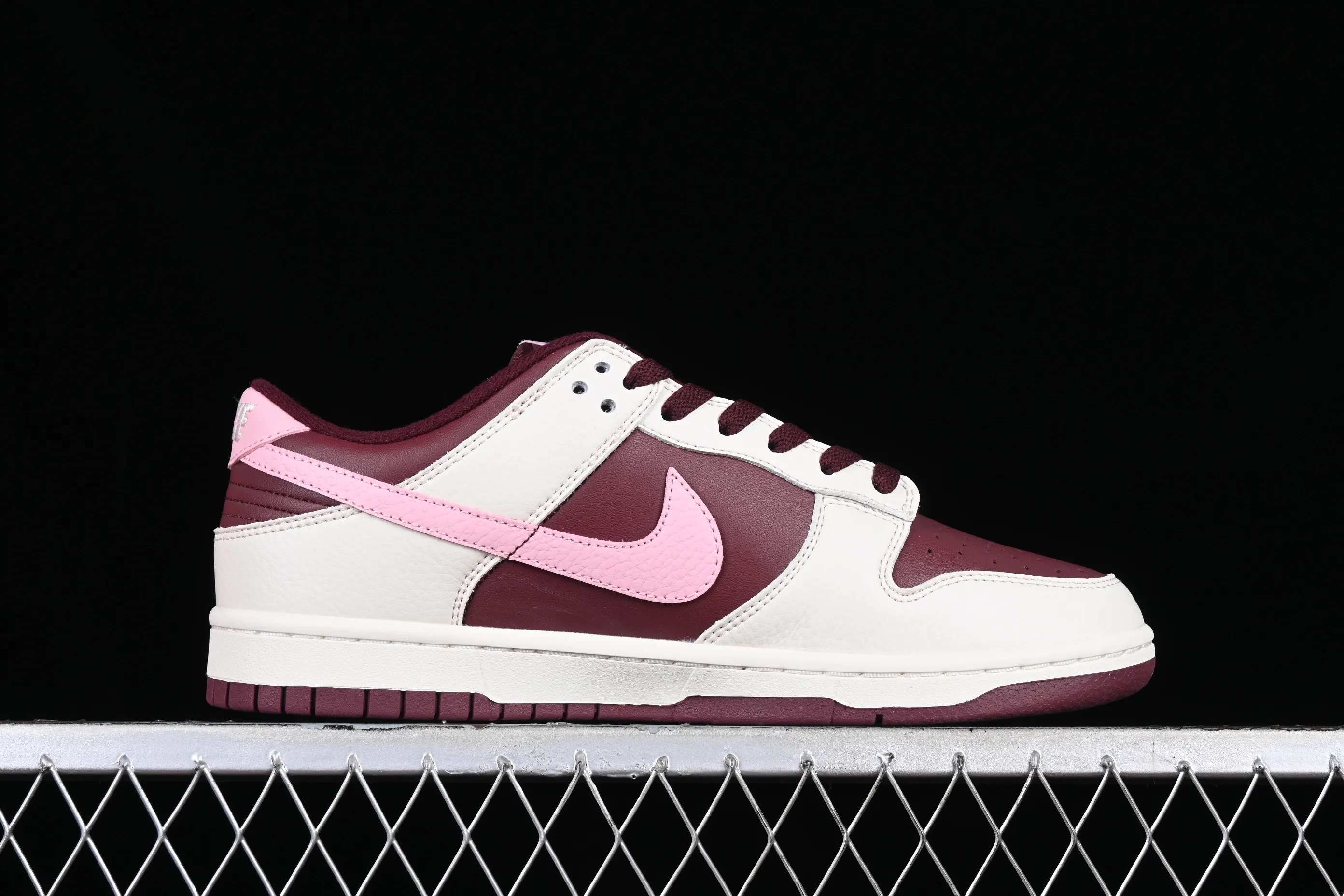 All Categories Nk SB Dunk Series Nk SB Dunk Low Low-top sneakers K version Nk Dunk Low Burgundy Valentine's Day SB low-top sports and leisure sneakers DR9705-100